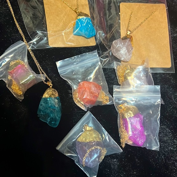 Healing Crystal Stone Necklaces Quantity 8 necklaces - Picture 2 of 3